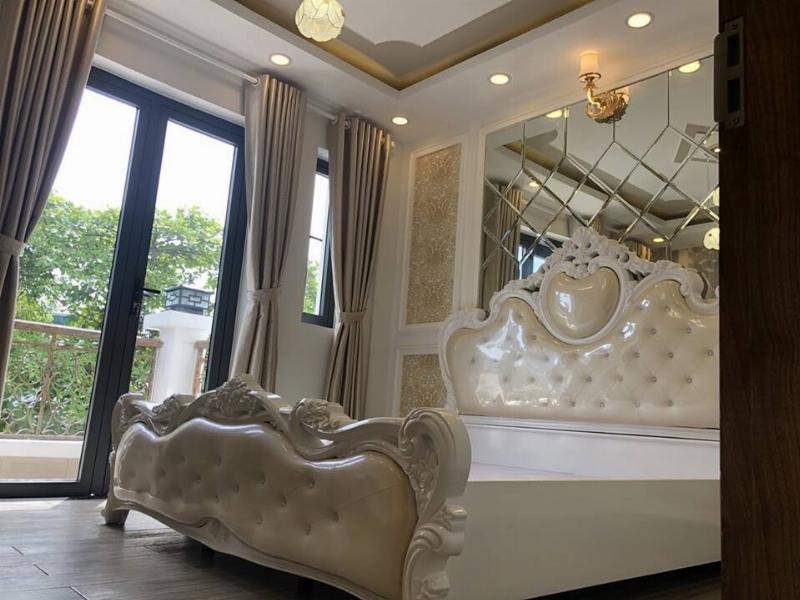 Mẹo đặt gương toàn thân hợp phong thủy để tối ưu ánh sáng và mở rộng không gian phòng ngủ